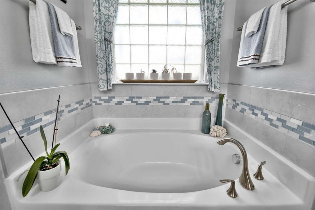 For Sale: $480,200 (4 beds, 3 baths, 3079 Square Feet)