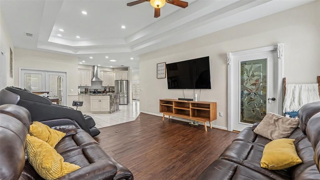 En Venta: $549,000 (4 camas, 3 baños, 2869 Pies cuadrados)
