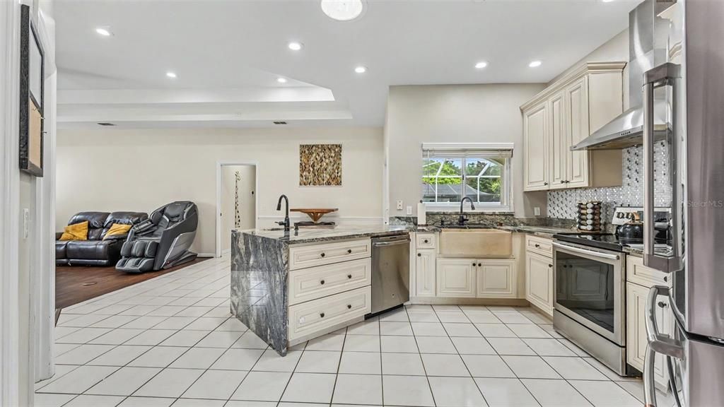 En Venta: $549,000 (4 camas, 3 baños, 2869 Pies cuadrados)