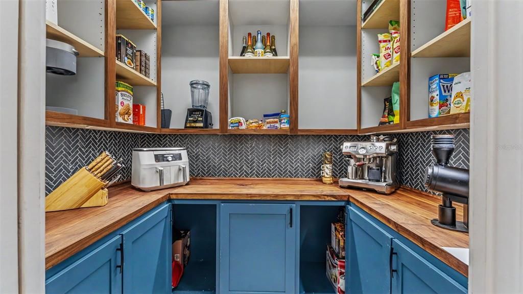 En Venta: $549,000 (4 camas, 3 baños, 2869 Pies cuadrados)