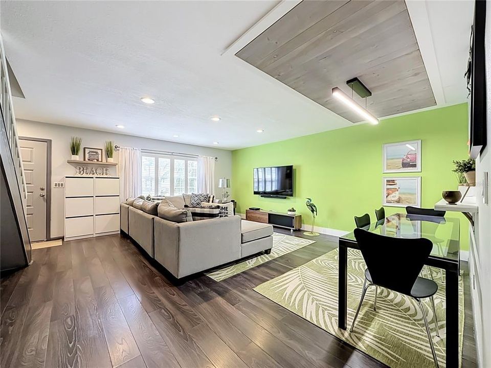 For Sale: $230,000 (3 beds, 2 baths, 1230 Square Feet)