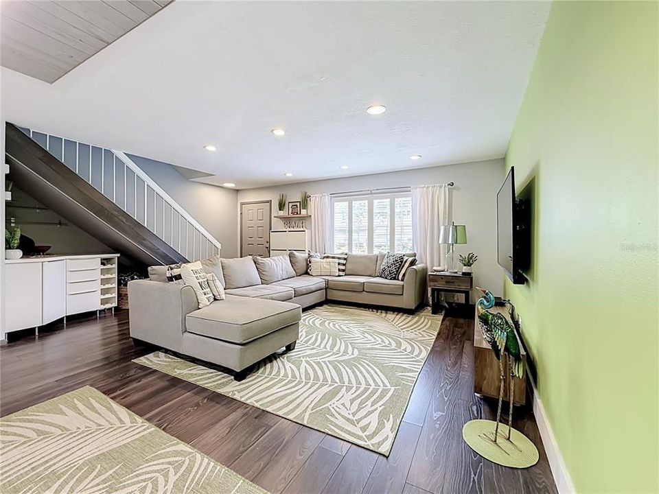 For Sale: $230,000 (3 beds, 2 baths, 1230 Square Feet)