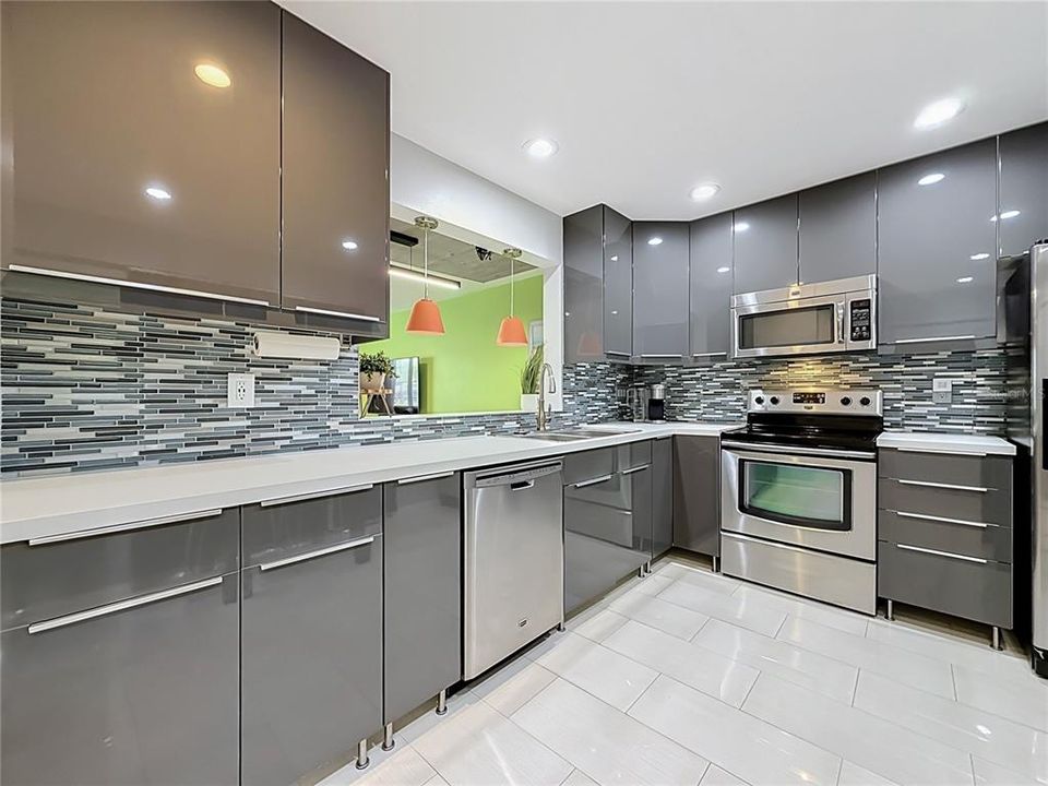 For Sale: $230,000 (3 beds, 2 baths, 1230 Square Feet)