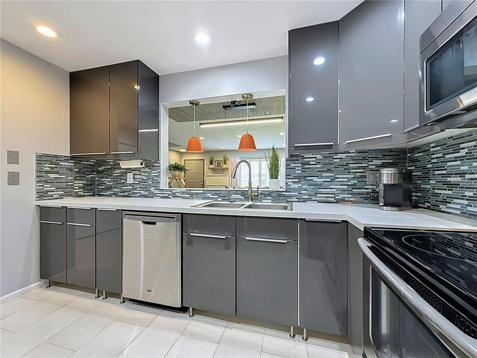 For Sale: $230,000 (3 beds, 2 baths, 1230 Square Feet)