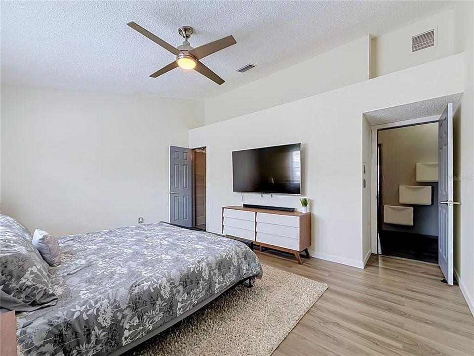 For Sale: $230,000 (3 beds, 2 baths, 1230 Square Feet)