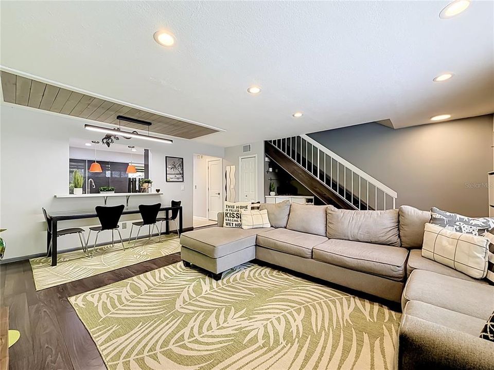 For Sale: $230,000 (3 beds, 2 baths, 1230 Square Feet)
