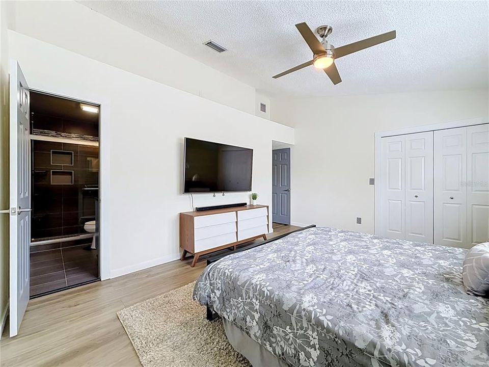 For Sale: $230,000 (3 beds, 2 baths, 1230 Square Feet)