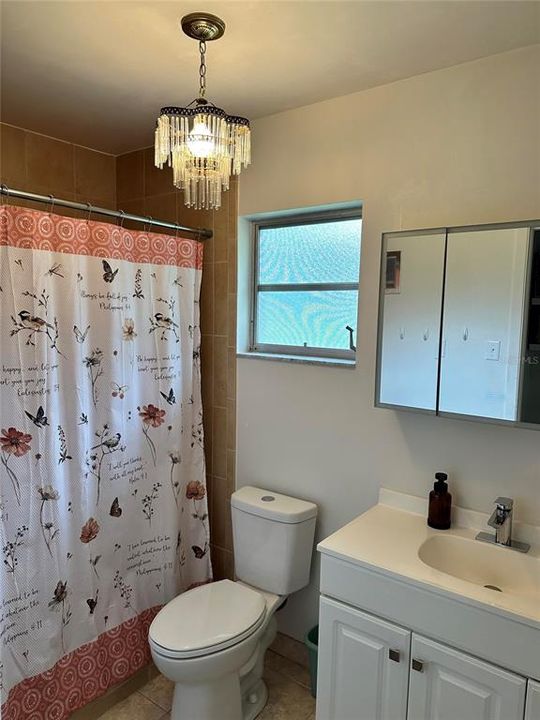 На продажу: $369,000 (4 спален, 2 ванн, 1757 Квадратных фут)