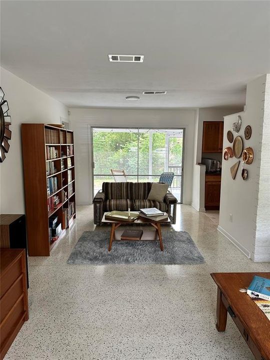 На продажу: $369,000 (4 спален, 2 ванн, 1757 Квадратных фут)