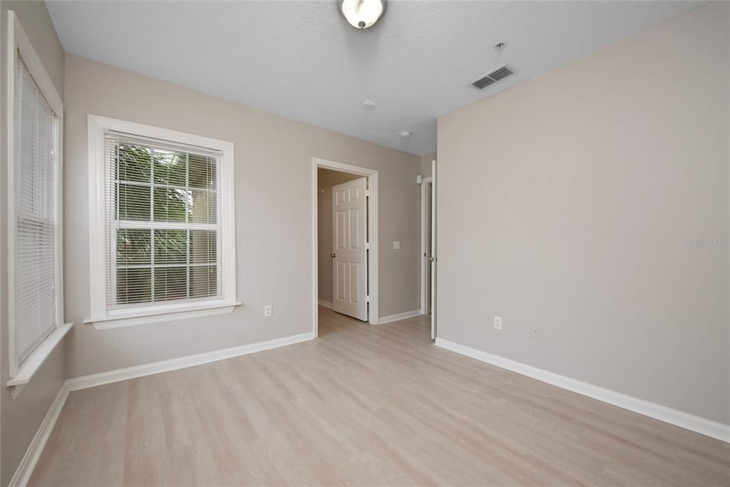 For Rent: $2,100 (3 beds, 2 baths, 1423 Square Feet)