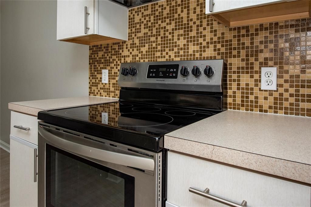 For Rent: $2,100 (3 beds, 2 baths, 1423 Square Feet)