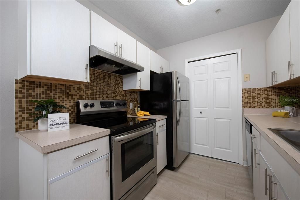 For Rent: $2,100 (3 beds, 2 baths, 1423 Square Feet)