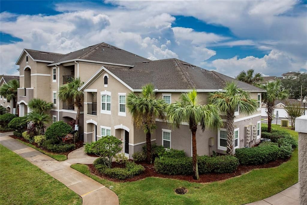 For Rent: $2,100 (3 beds, 2 baths, 1423 Square Feet)