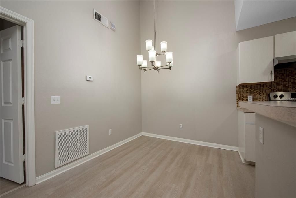 For Rent: $2,100 (3 beds, 2 baths, 1423 Square Feet)