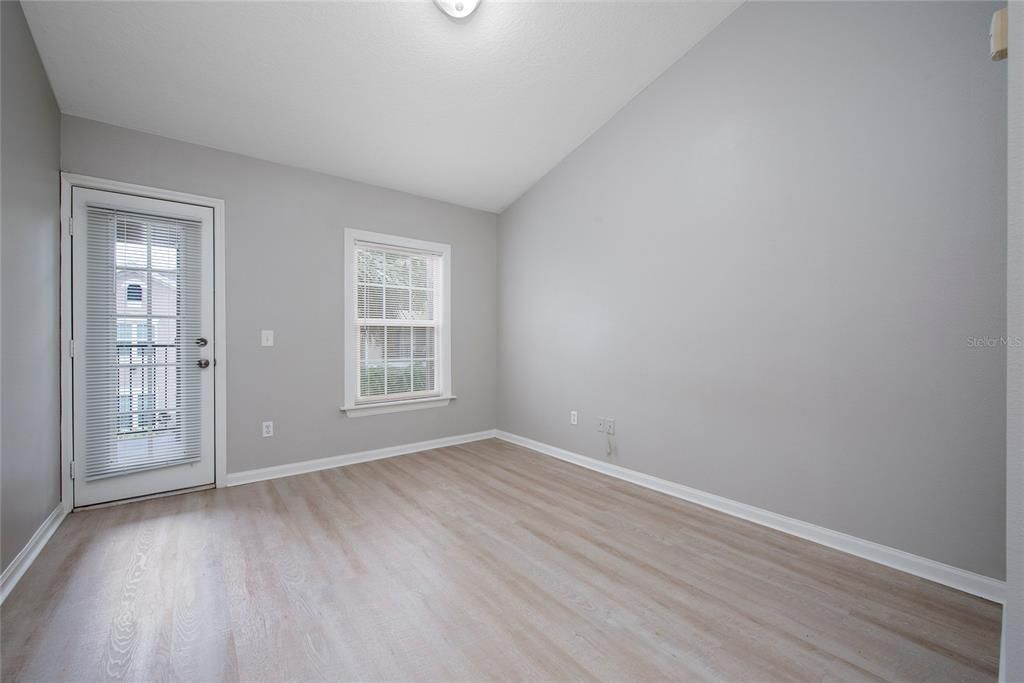 For Rent: $2,100 (3 beds, 2 baths, 1423 Square Feet)