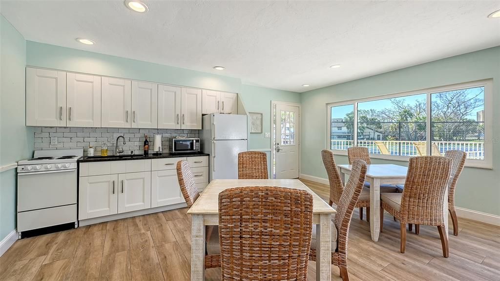 For Sale: $649,000 (2 beds, 2 baths, 1150 Square Feet)