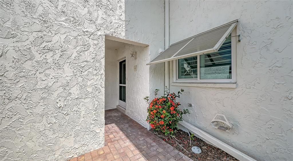 For Sale: $649,000 (2 beds, 2 baths, 1150 Square Feet)