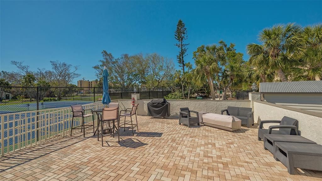 For Sale: $649,000 (2 beds, 2 baths, 1150 Square Feet)