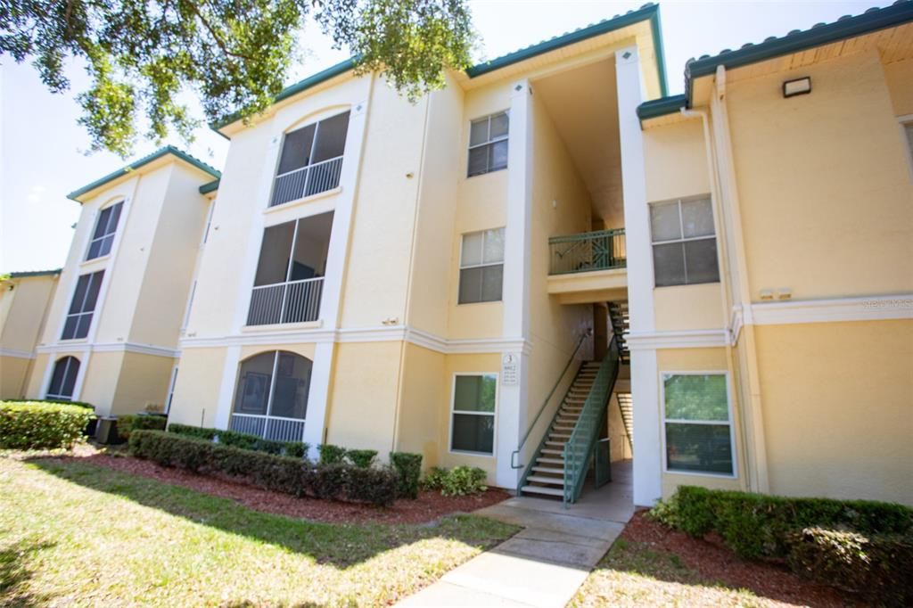 For Sale: $215,000 (2 beds, 2 baths, 1048 Square Feet)
