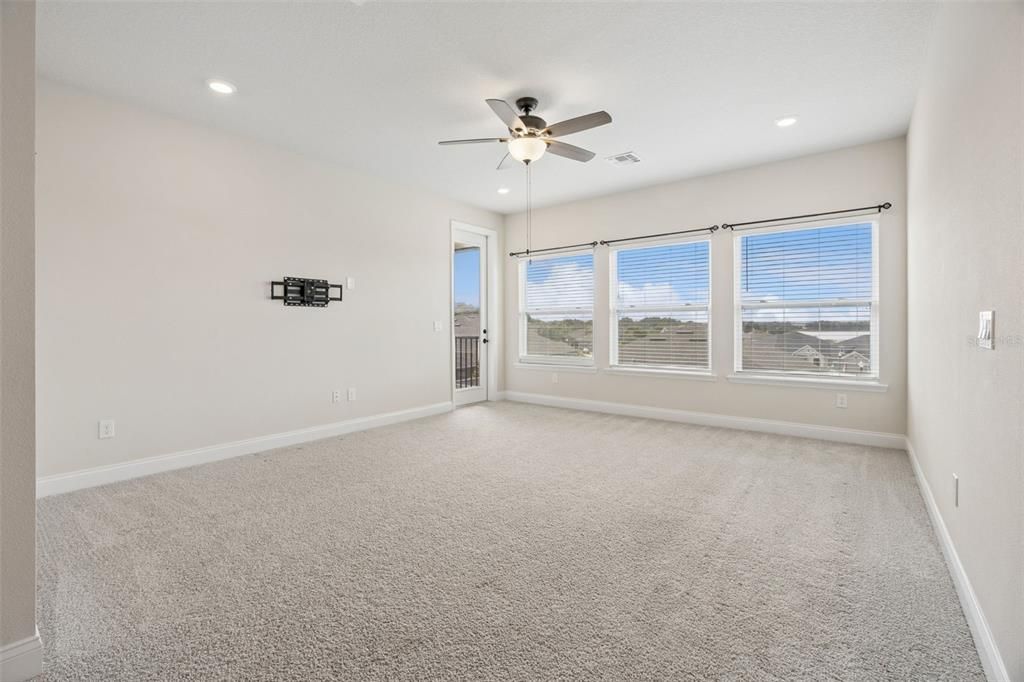 For Sale: $747,000 (5 beds, 4 baths, 3435 Square Feet)