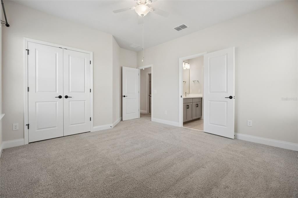 For Sale: $747,000 (5 beds, 4 baths, 3435 Square Feet)