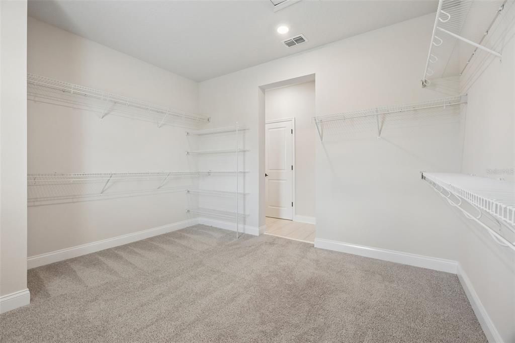 For Sale: $747,000 (5 beds, 4 baths, 3435 Square Feet)