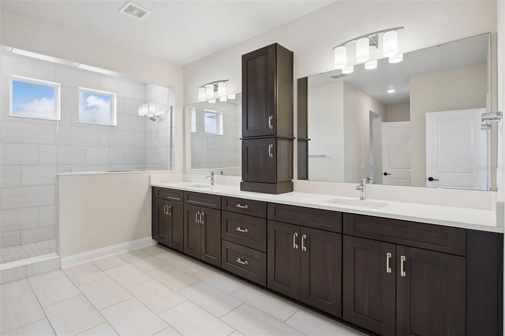 For Sale: $747,000 (5 beds, 4 baths, 3435 Square Feet)