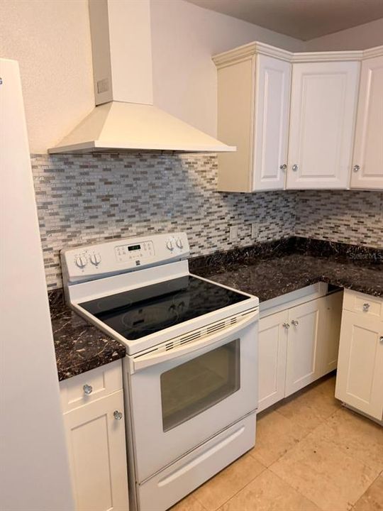 В аренду: $1,900 (2 спален, 1 ванн, 1055 Квадратных фут)