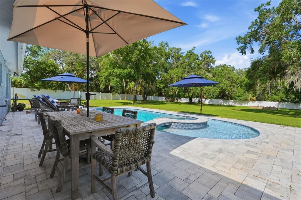 For Sale: $500,000 (3 beds, 2 baths, 1443 Square Feet)