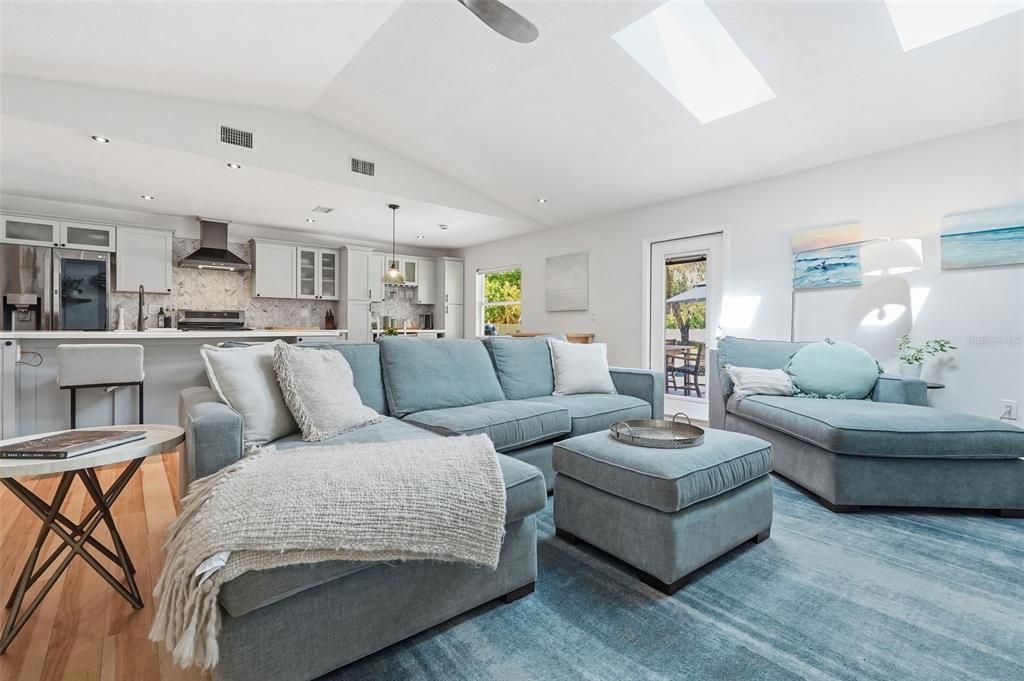 For Sale: $500,000 (3 beds, 2 baths, 1443 Square Feet)