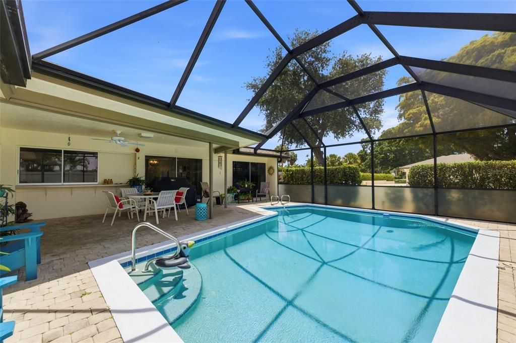 En Venta: $480,000 (4 camas, 2 baños, 1932 Pies cuadrados)