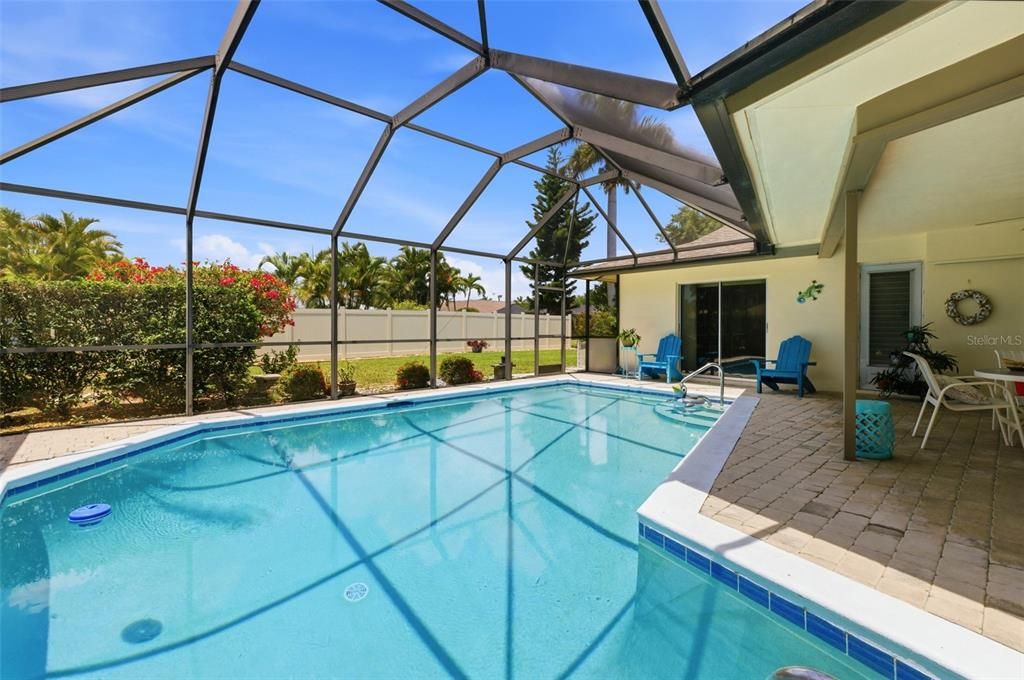 En Venta: $480,000 (4 camas, 2 baños, 1932 Pies cuadrados)