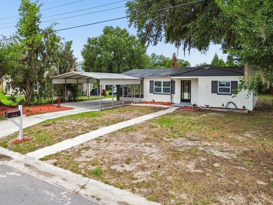 For Sale: $369,000 (4 beds, 2 baths, 1295 Square Feet)