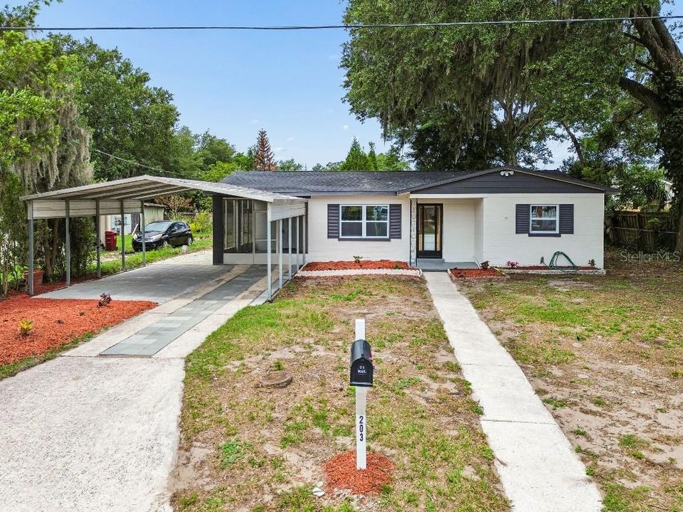 For Sale: $369,000 (4 beds, 2 baths, 1295 Square Feet)