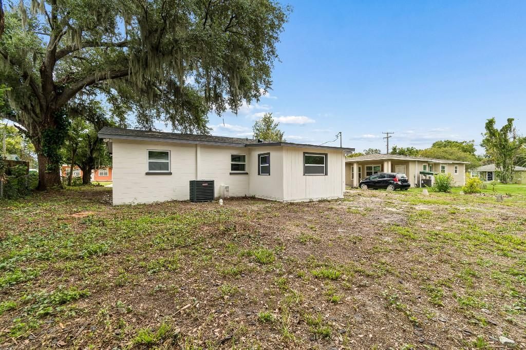 For Sale: $369,000 (4 beds, 2 baths, 1295 Square Feet)
