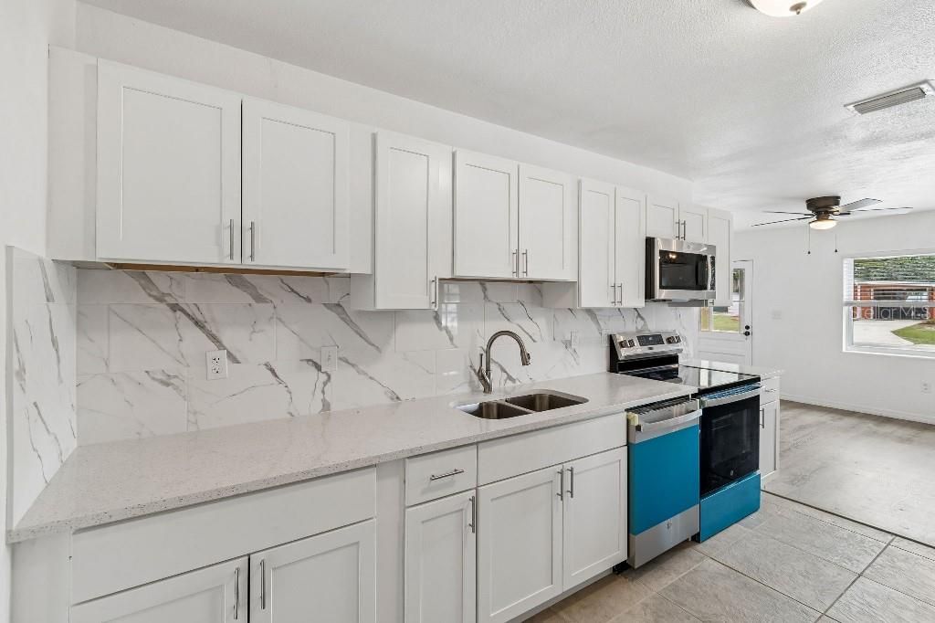 For Sale: $369,000 (4 beds, 2 baths, 1295 Square Feet)