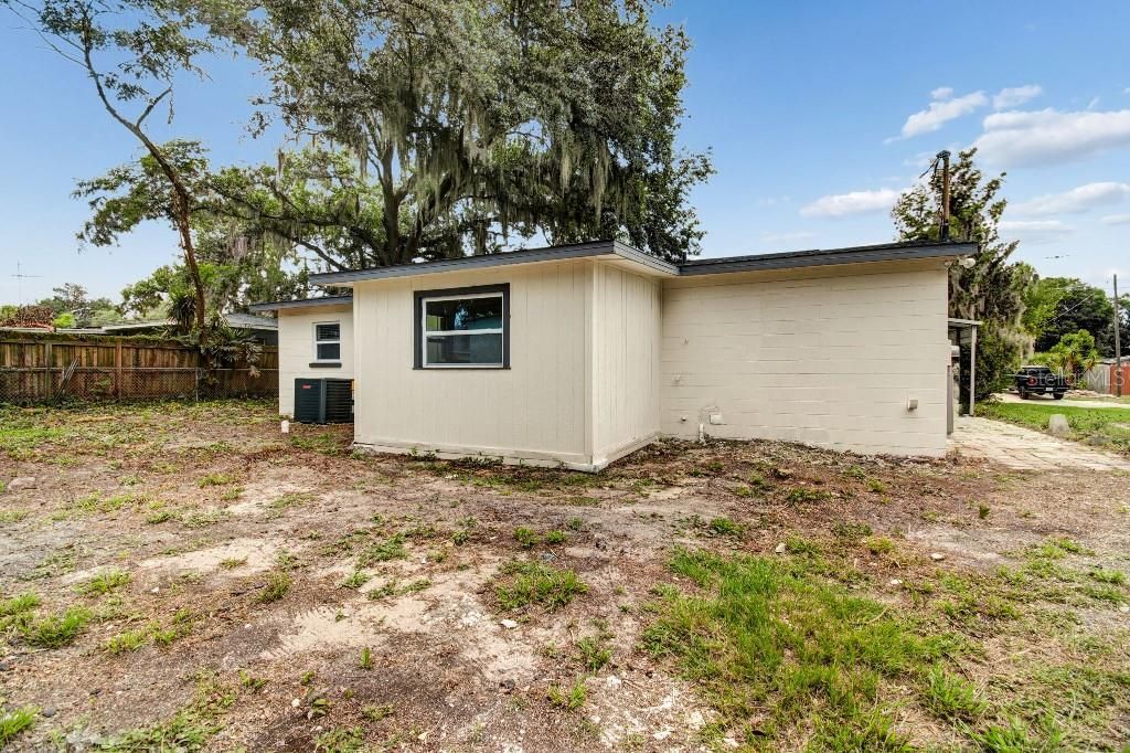 For Sale: $369,000 (4 beds, 2 baths, 1295 Square Feet)