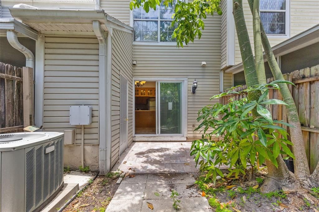 For Sale: $185,000 (2 beds, 2 baths, 1036 Square Feet)