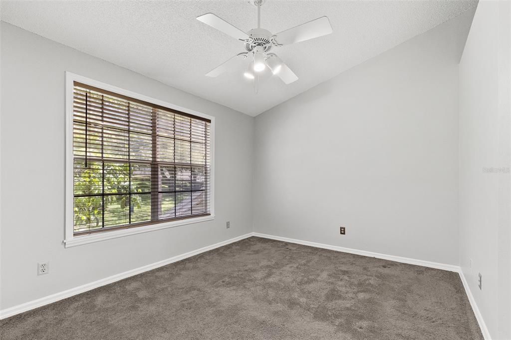 For Sale: $185,000 (2 beds, 2 baths, 1036 Square Feet)