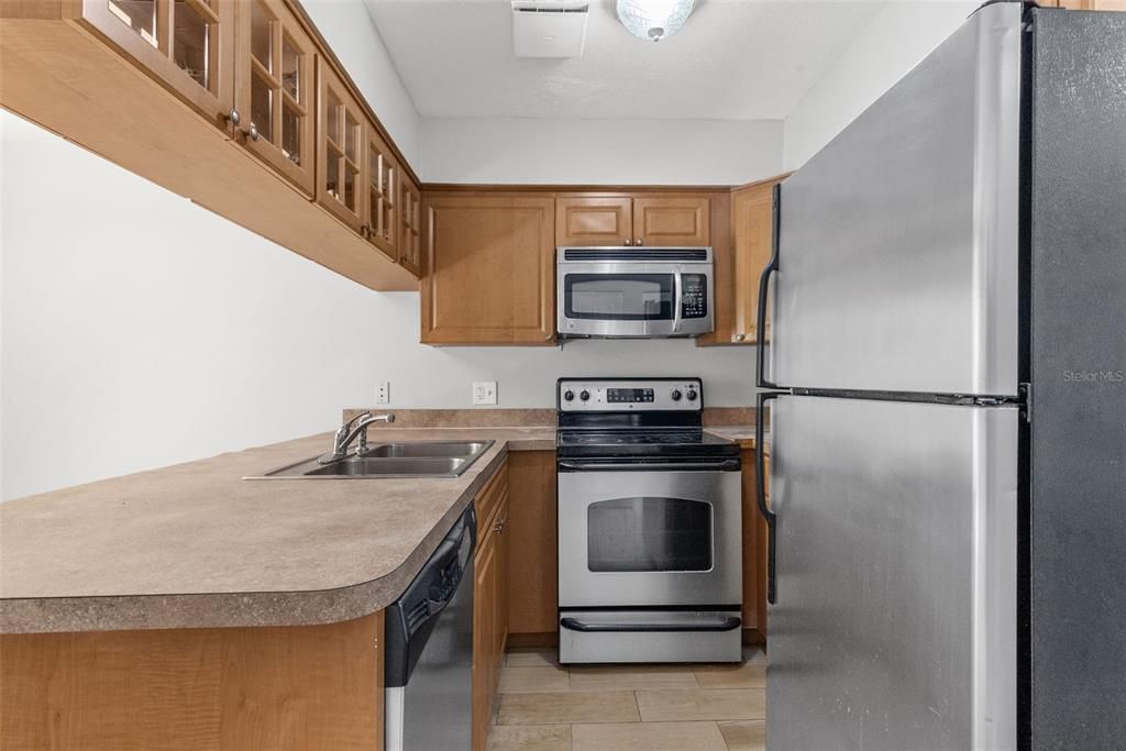 For Sale: $185,000 (2 beds, 2 baths, 1036 Square Feet)