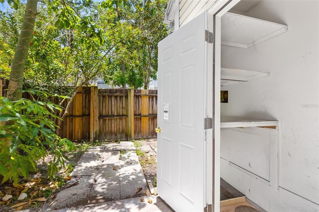 For Sale: $185,000 (2 beds, 2 baths, 1036 Square Feet)