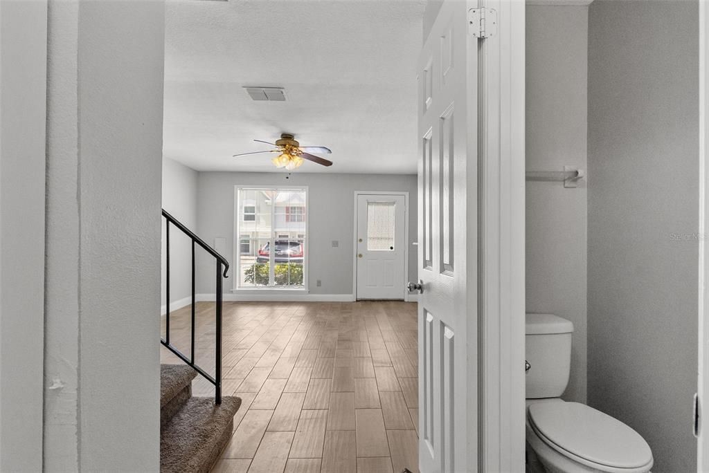 For Sale: $185,000 (2 beds, 2 baths, 1036 Square Feet)