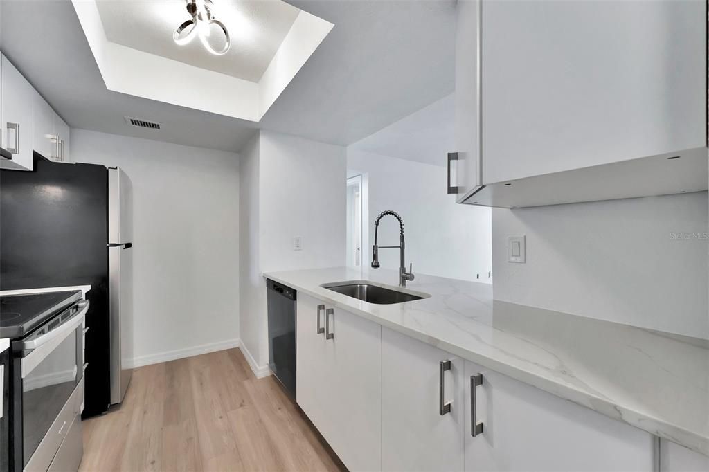 В аренду: $2,000 (2 спален, 2 ванн, 1090 Квадратных фут)