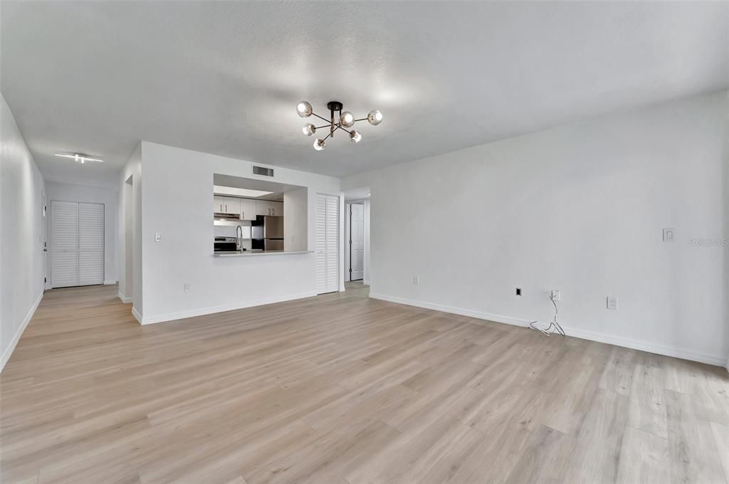 В аренду: $2,000 (2 спален, 2 ванн, 1090 Квадратных фут)