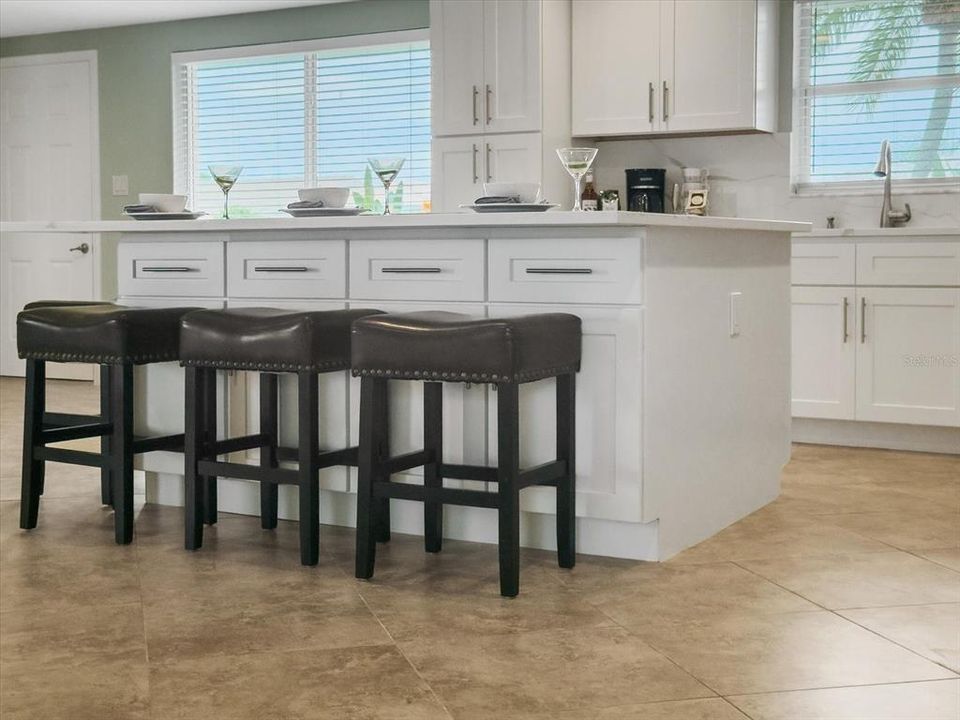 For Sale: $575,000 (2 beds, 2 baths, 1380 Square Feet)