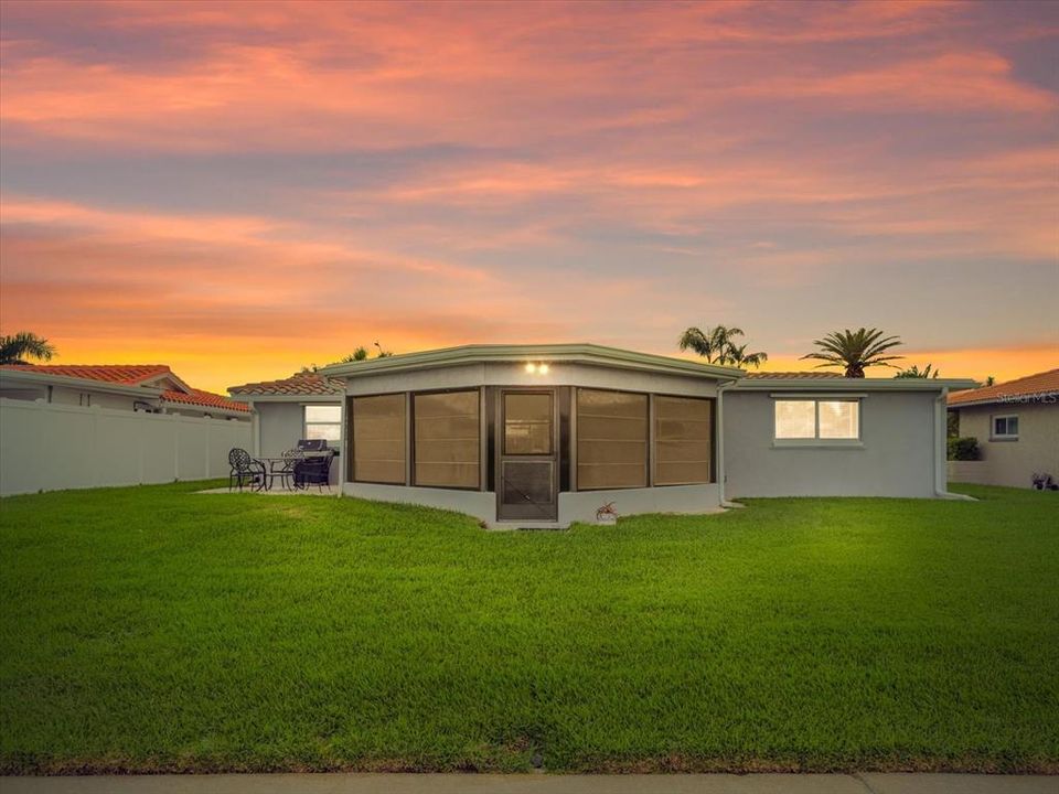 For Sale: $575,000 (2 beds, 2 baths, 1380 Square Feet)
