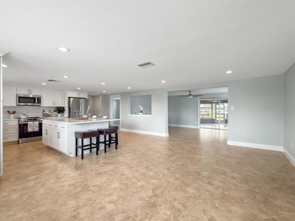 For Sale: $575,000 (2 beds, 2 baths, 1380 Square Feet)