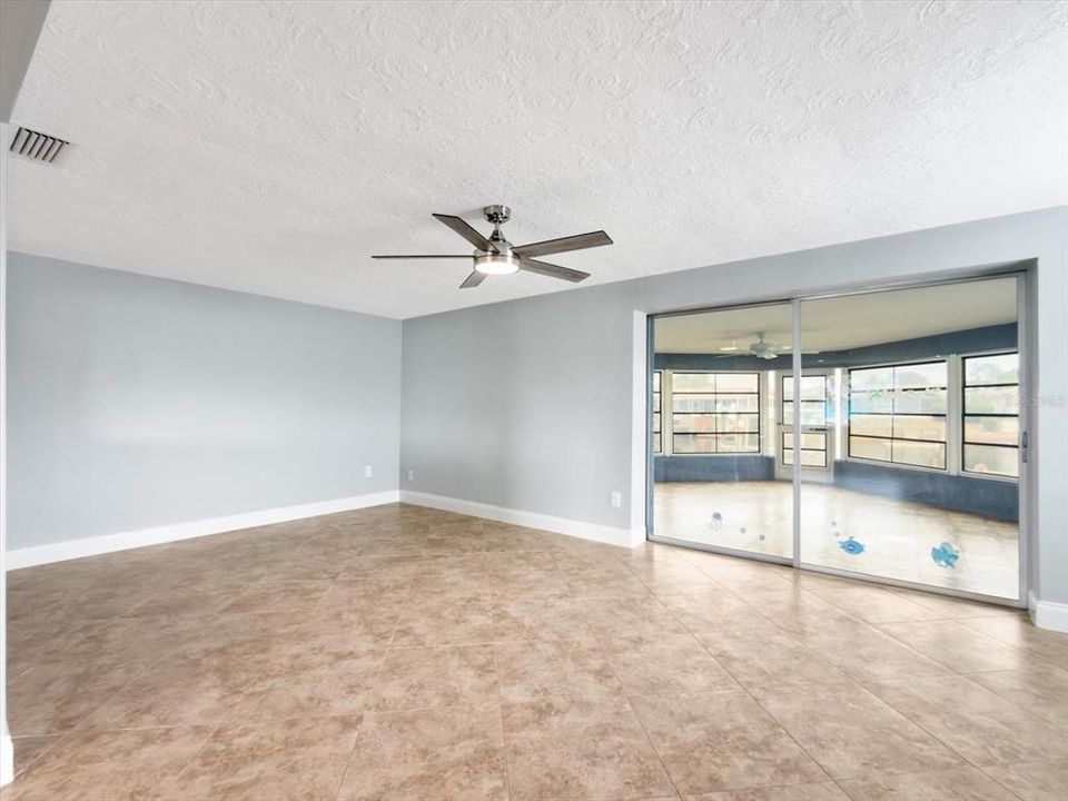For Sale: $575,000 (2 beds, 2 baths, 1380 Square Feet)