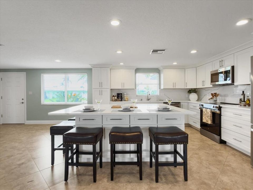 For Sale: $575,000 (2 beds, 2 baths, 1380 Square Feet)