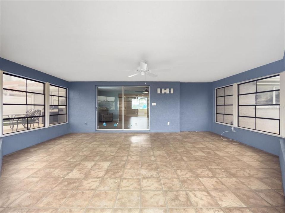 For Sale: $575,000 (2 beds, 2 baths, 1380 Square Feet)